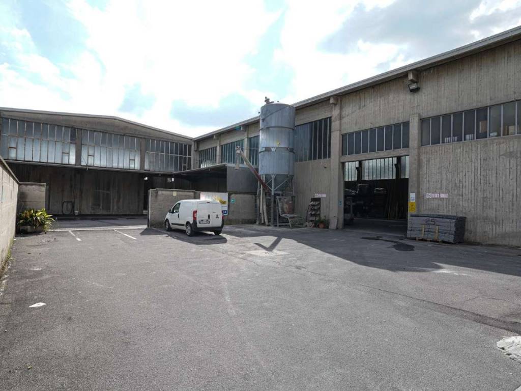 locale commerciale in vendita a Gorle
