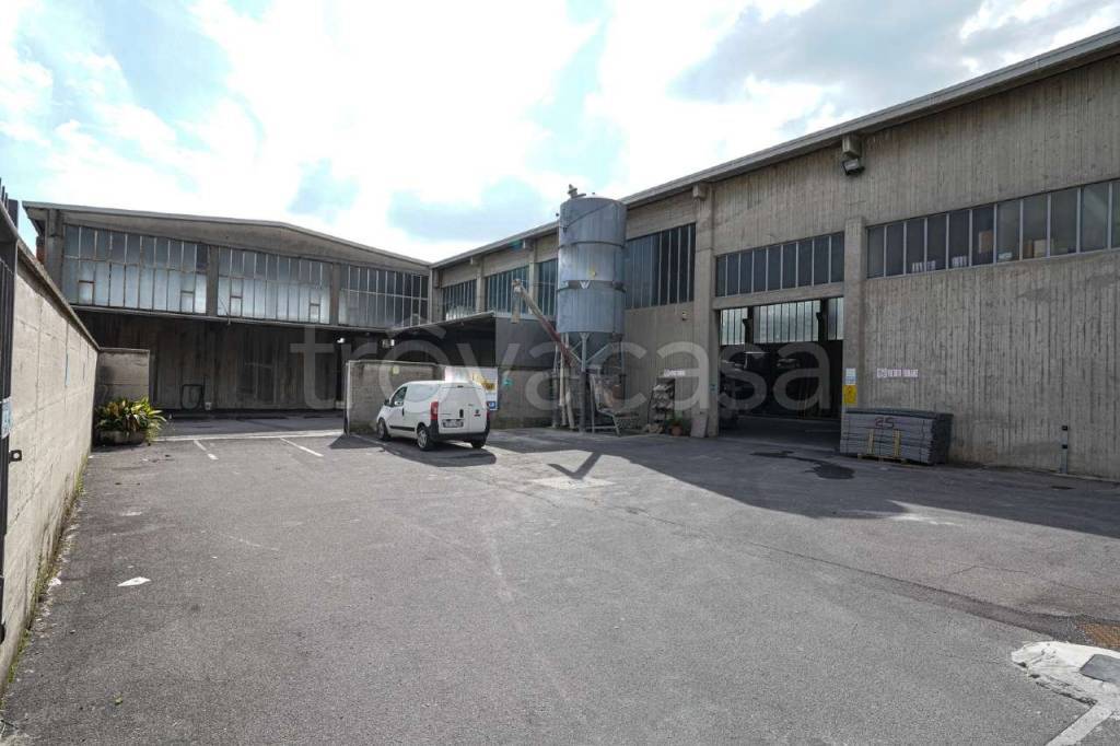 locale commerciale in vendita a Gorle