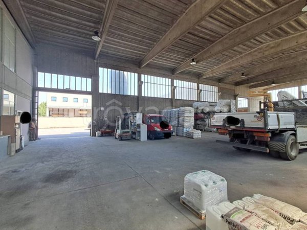 locale commerciale in vendita a Gorle