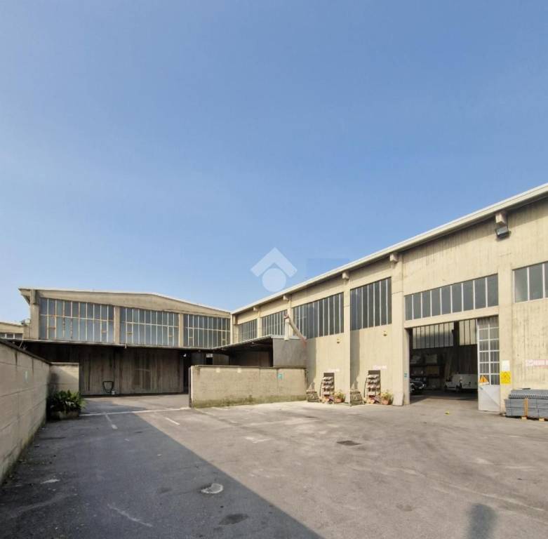 locale commerciale in vendita a Gorle