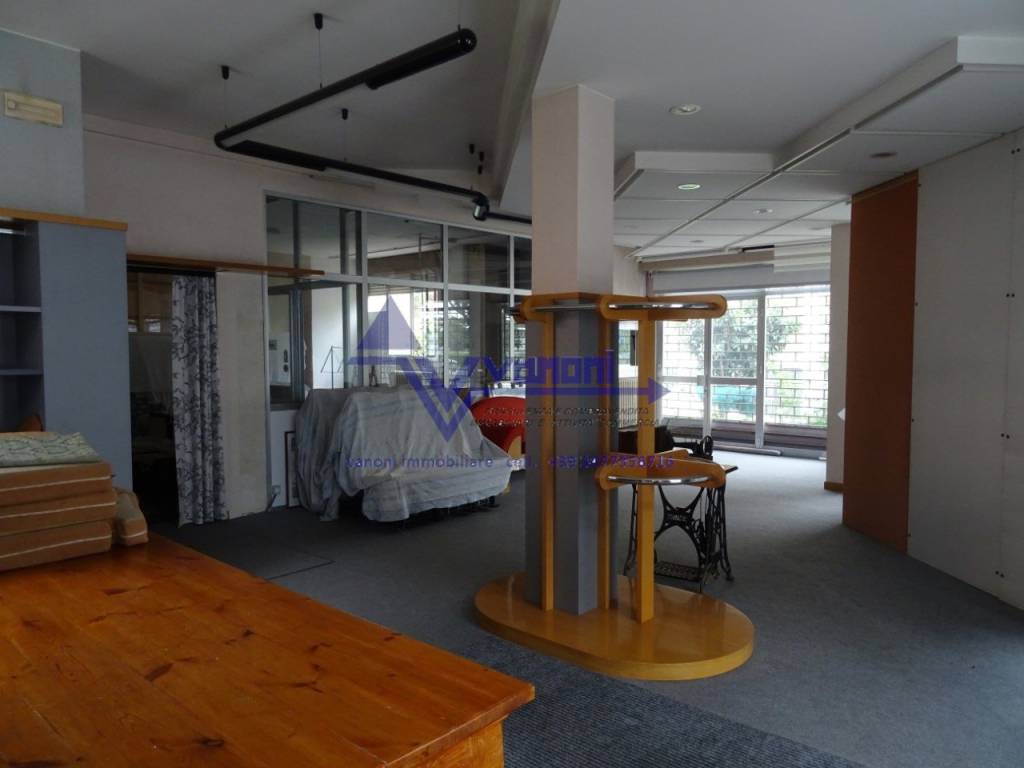 negozio in vendita a Gorle