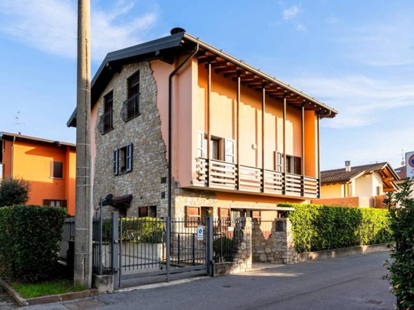 casa indipendente in vendita a Gorle