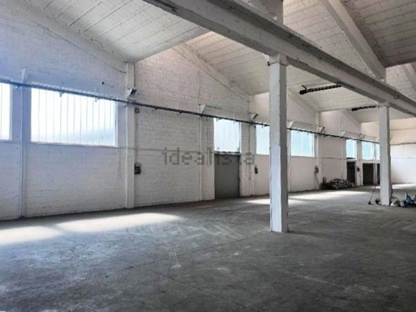 capannone in vendita a Gorle