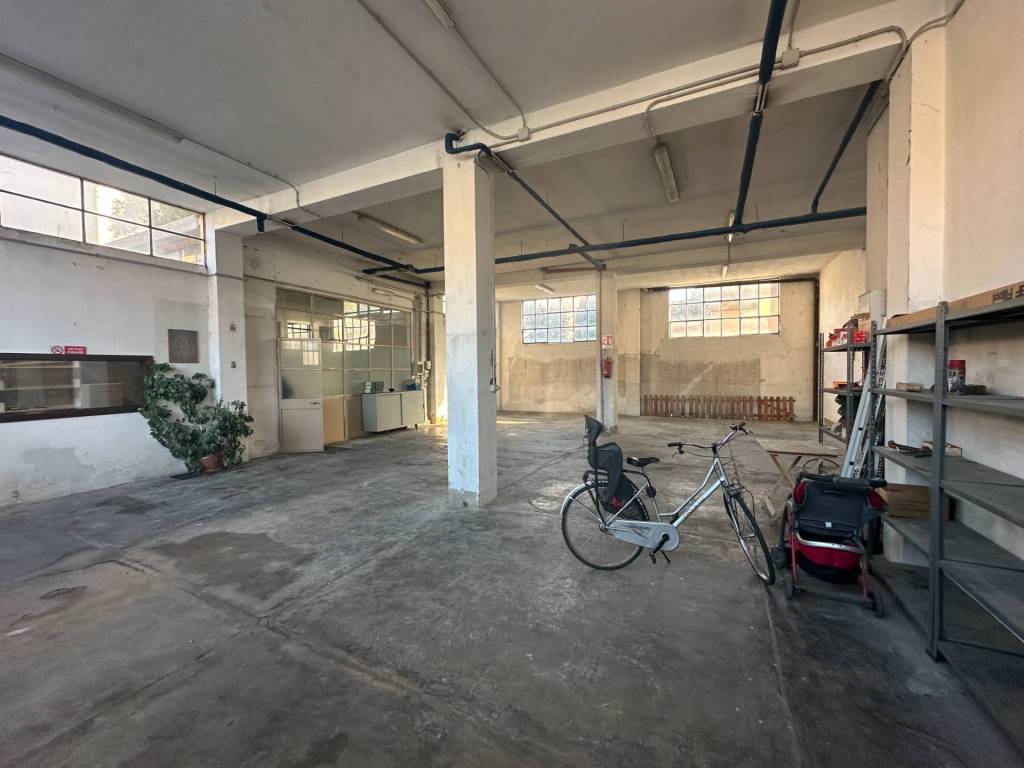 locale commerciale in vendita a Gorle