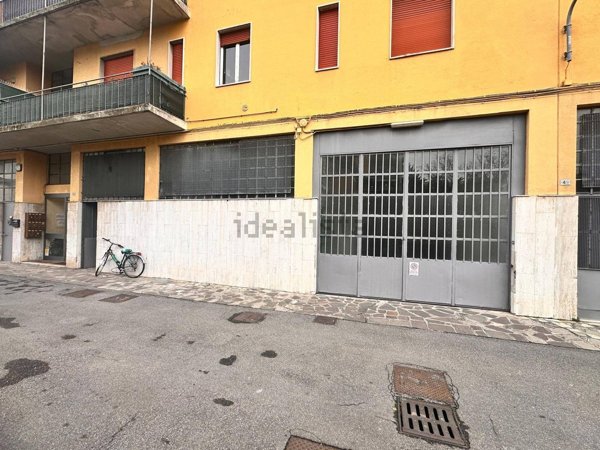 locale di sgombero in vendita a Gorle