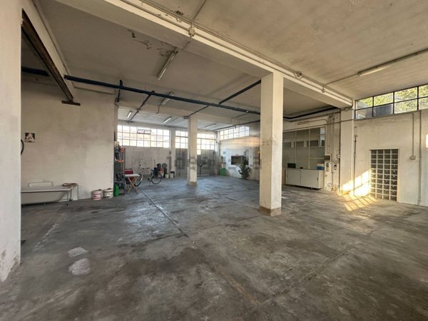 locale di sgombero in vendita a Gorle
