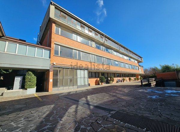 locale di sgombero in vendita a Gorle