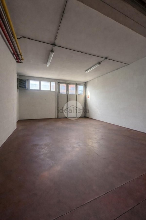 capannone in vendita a Gorle