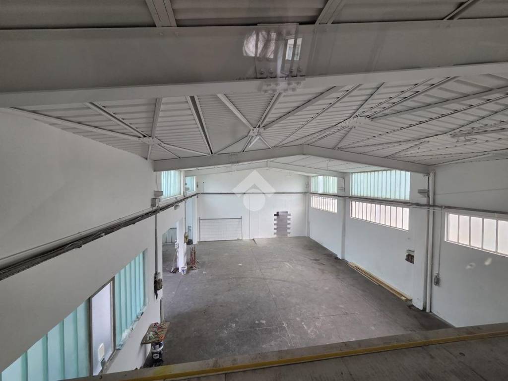 locale commerciale in vendita a Gorle