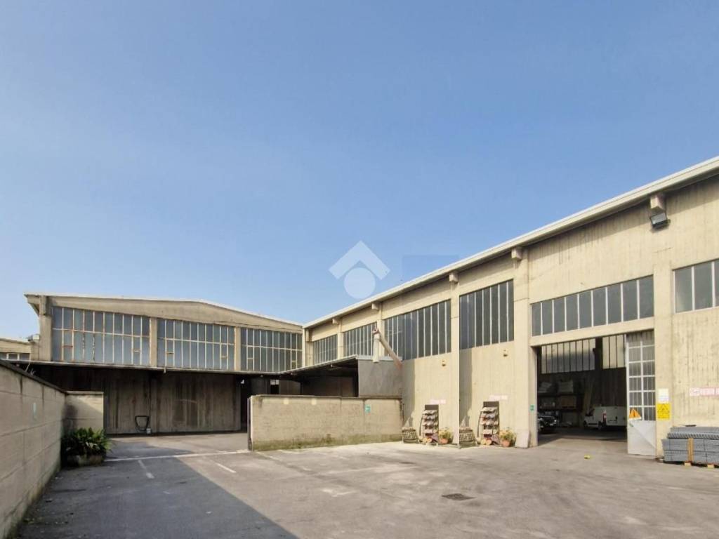 locale commerciale in vendita a Gorle