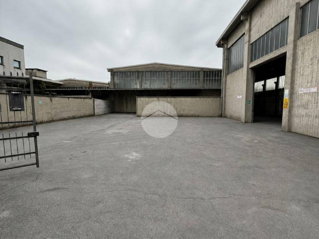 locale commerciale in vendita a Gorle