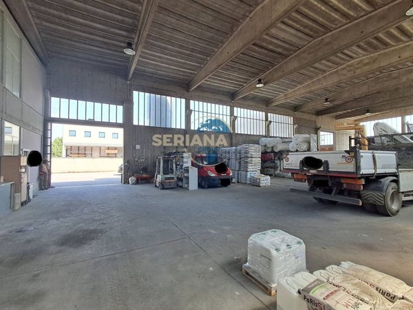 locale di sgombero in vendita a Gorle