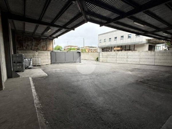 locale commerciale in vendita a Gorle
