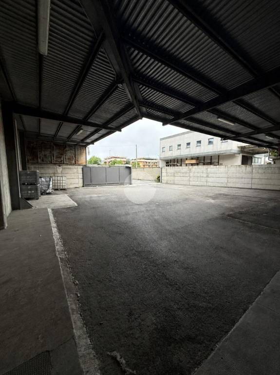 locale commerciale in vendita a Gorle