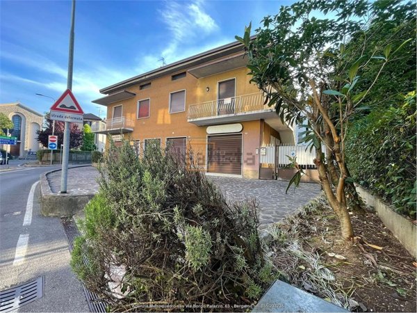 locale commerciale in vendita a Gorle