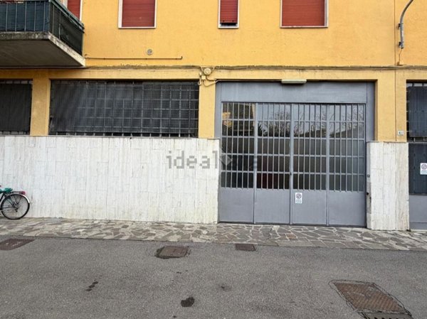 locale di sgombero in vendita a Gorle