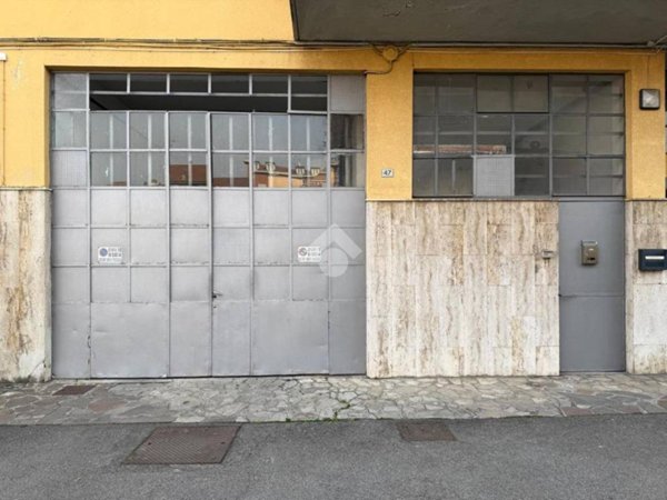 locale di sgombero in vendita a Gorle