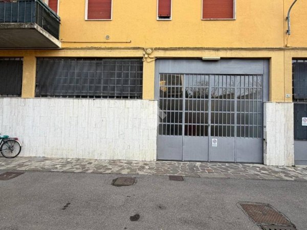 locale commerciale in vendita a Gorle