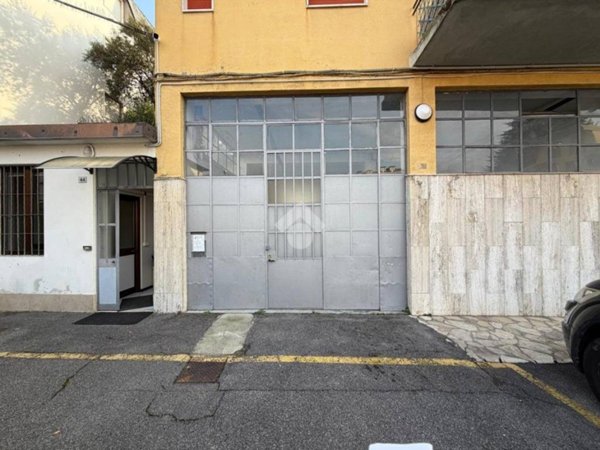 locale commerciale in vendita a Gorle