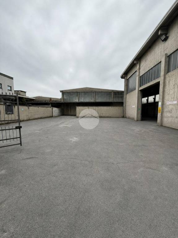 locale commerciale in vendita a Gorle