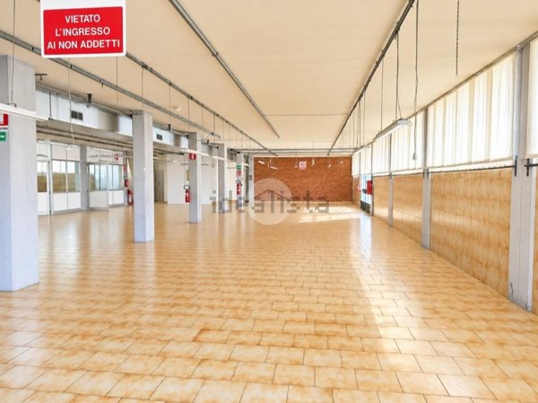 locale commerciale in vendita a Gorle