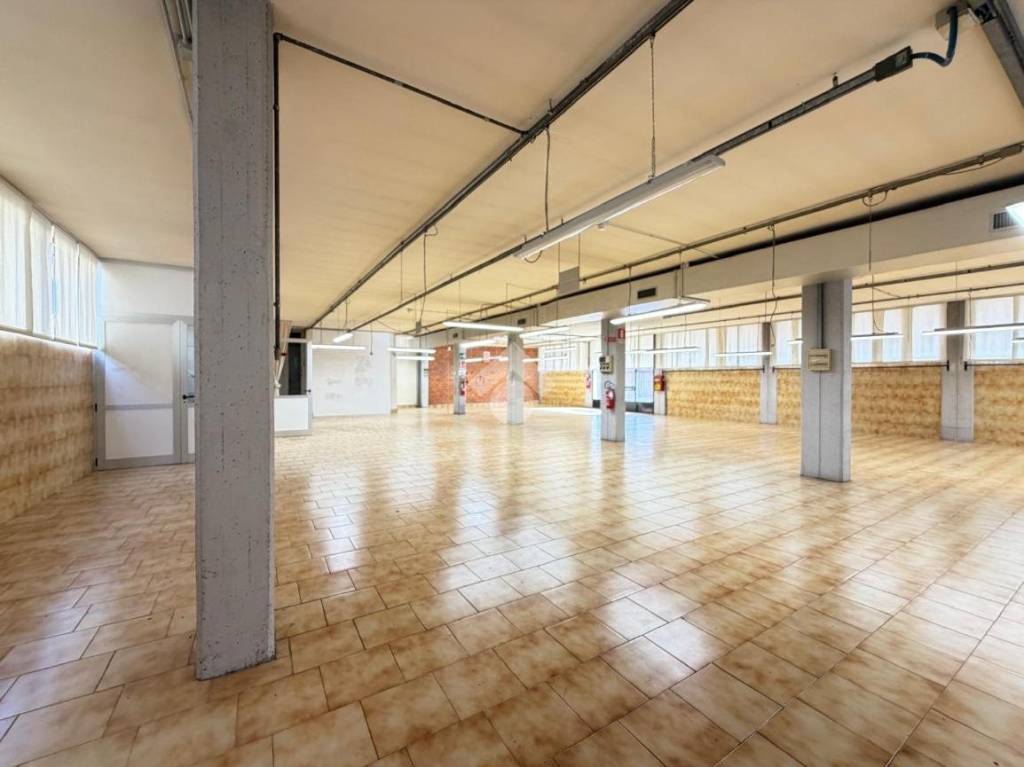 locale commerciale in vendita a Gorle