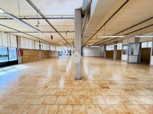 locale commerciale in vendita a Gorle
