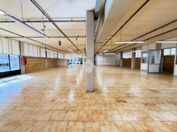 locale commerciale in vendita a Gorle