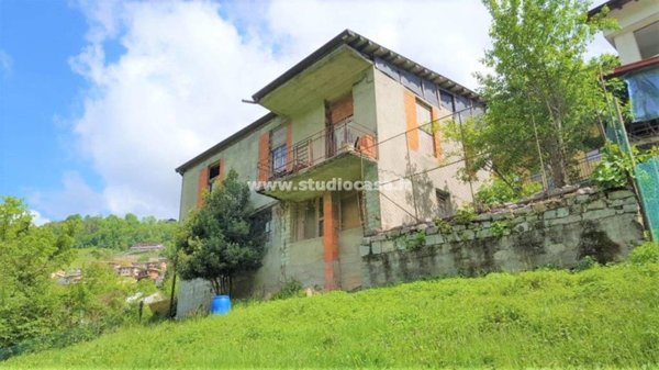 casa indipendente in vendita a Gorno