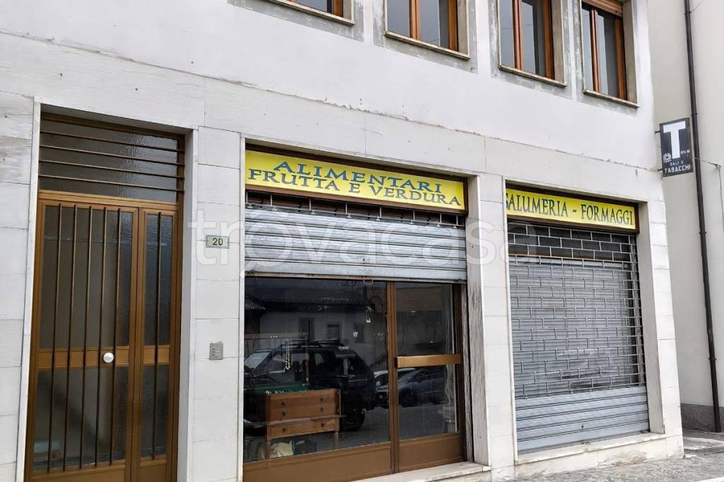 negozio in vendita a Gorno