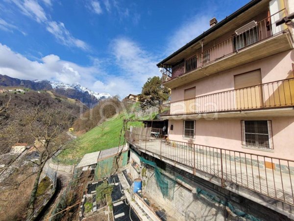 casa indipendente in vendita a Gorno