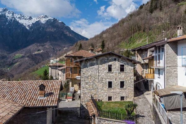 quadrivano in vendita a Gorno in zona Riso