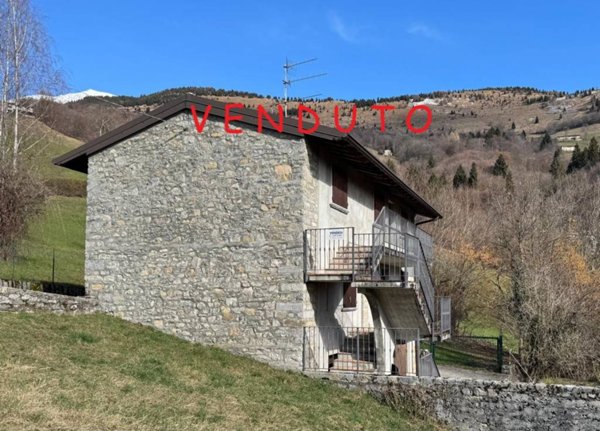 appartamento in vendita a Gorno