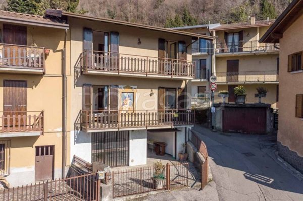 casa indipendente in vendita a Gorno
