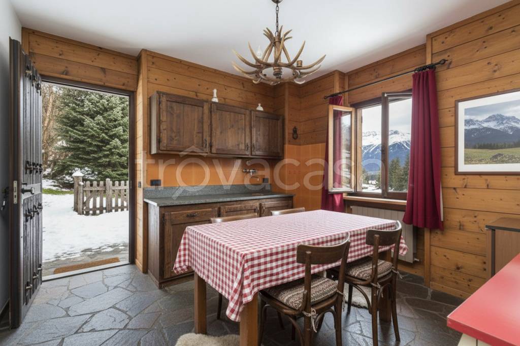 casa indipendente in vendita a Gorno