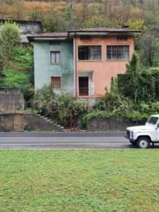 casa indipendente in vendita a Gorno