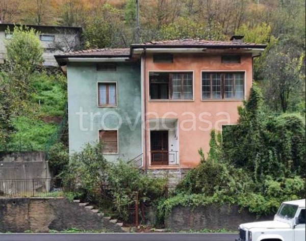 casa indipendente in vendita a Gorno