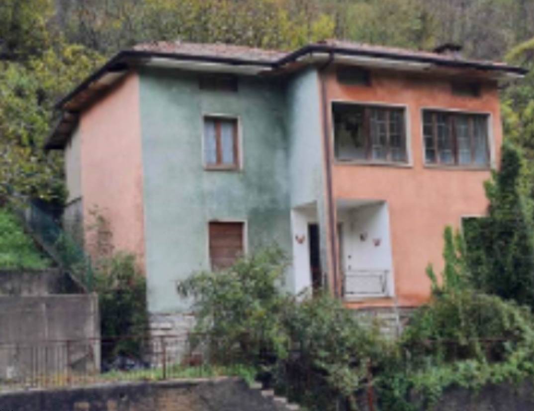 casa indipendente in vendita a Gorno