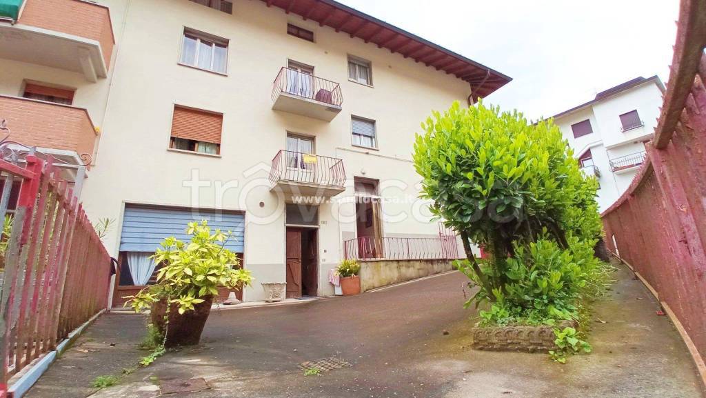 casa indipendente in vendita a Gorno