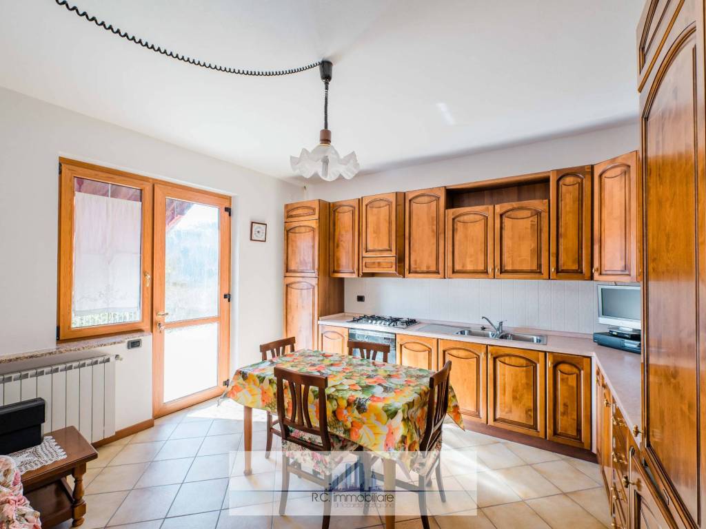 appartamento in vendita a Gorno