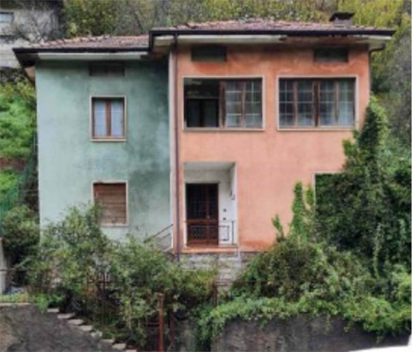 casa indipendente in vendita a Gorno