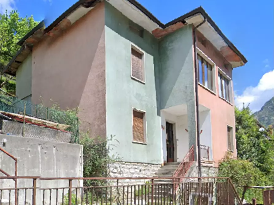 casa indipendente in vendita a Gorno