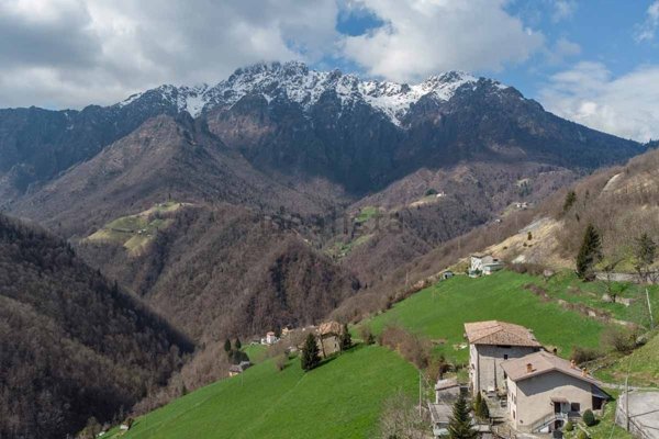 quadrivano in vendita a Gorno in zona Riso
