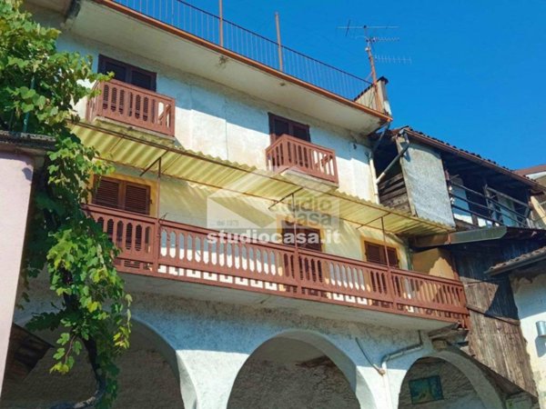 esavano in vendita a Gorno