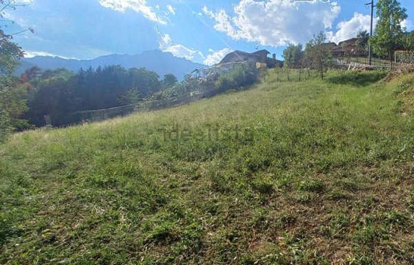 terreno edificabile in vendita a Gorno
