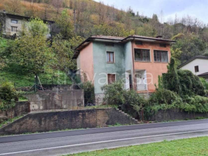 casa indipendente in vendita a Gorno