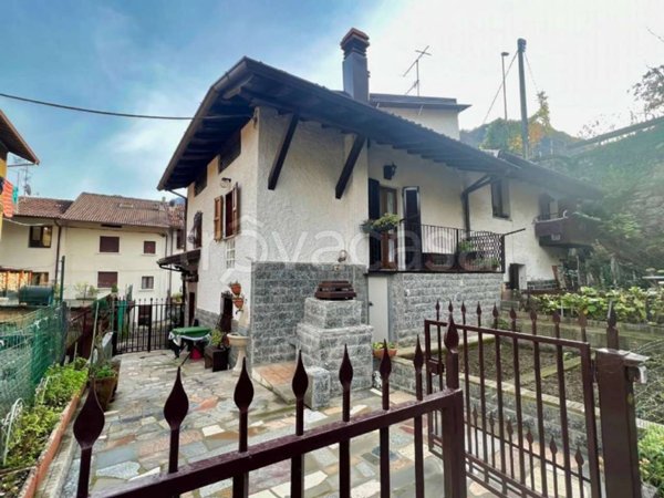 casa indipendente in vendita a Gorno in zona Riso
