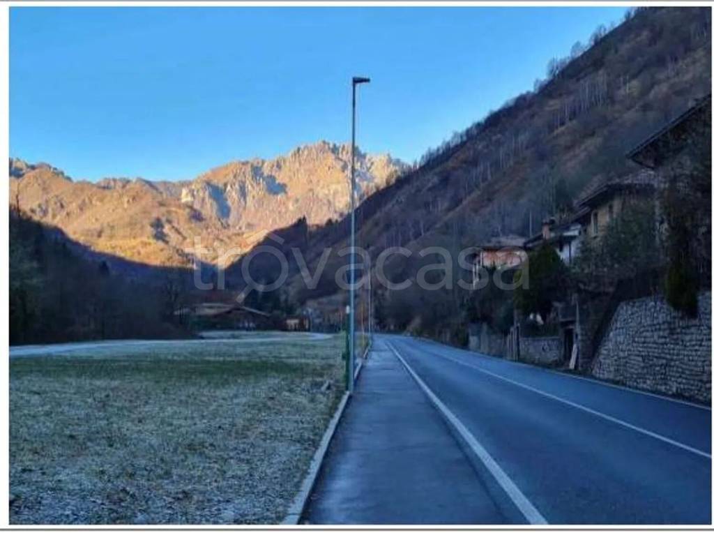 villa in vendita a Gorno