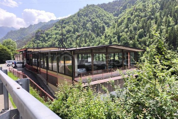 negozio in vendita a Gorno