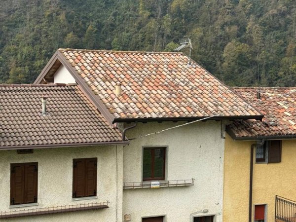 casa indipendente in vendita a Gorno